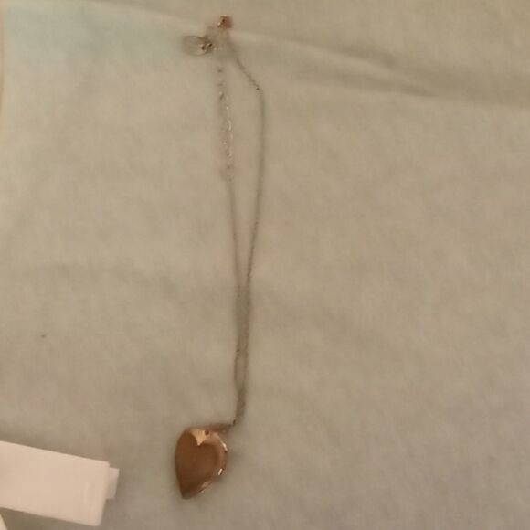 Claire's heart locket - Picture 3 of 4